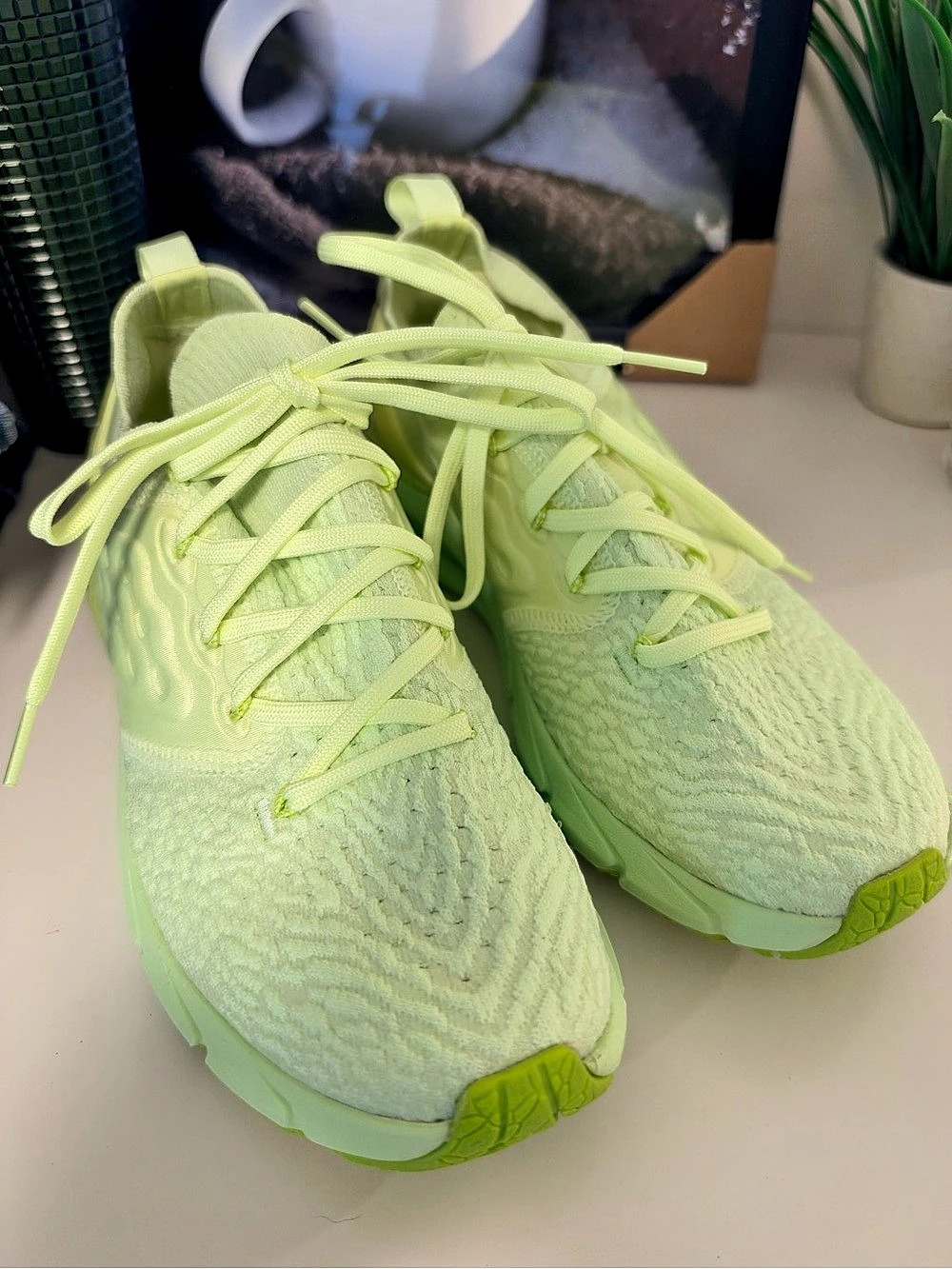Under Armour Women's Athletic Shoes neon yellow-Green US 9.5 Like New